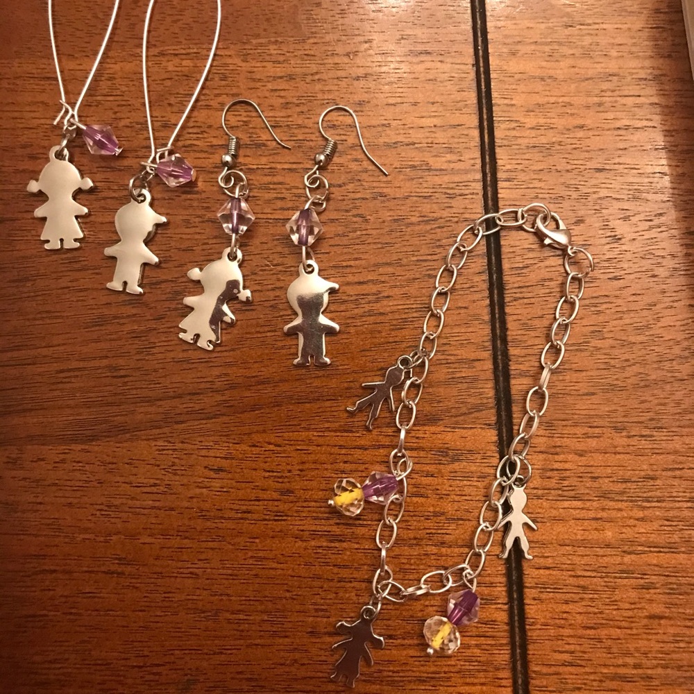 Cute kid charm bracelet and earrings set. Nwot